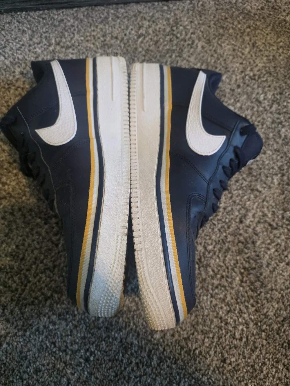 MENS NIKE AIR FORCE 1 LV8 LOW OBSIDIAN AND GOLD 11.5